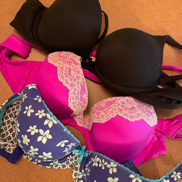BUNDLE OF THREE high quality Victoria's Secret Demi Bras 32C 32D 34C - Picture 10 of 16
